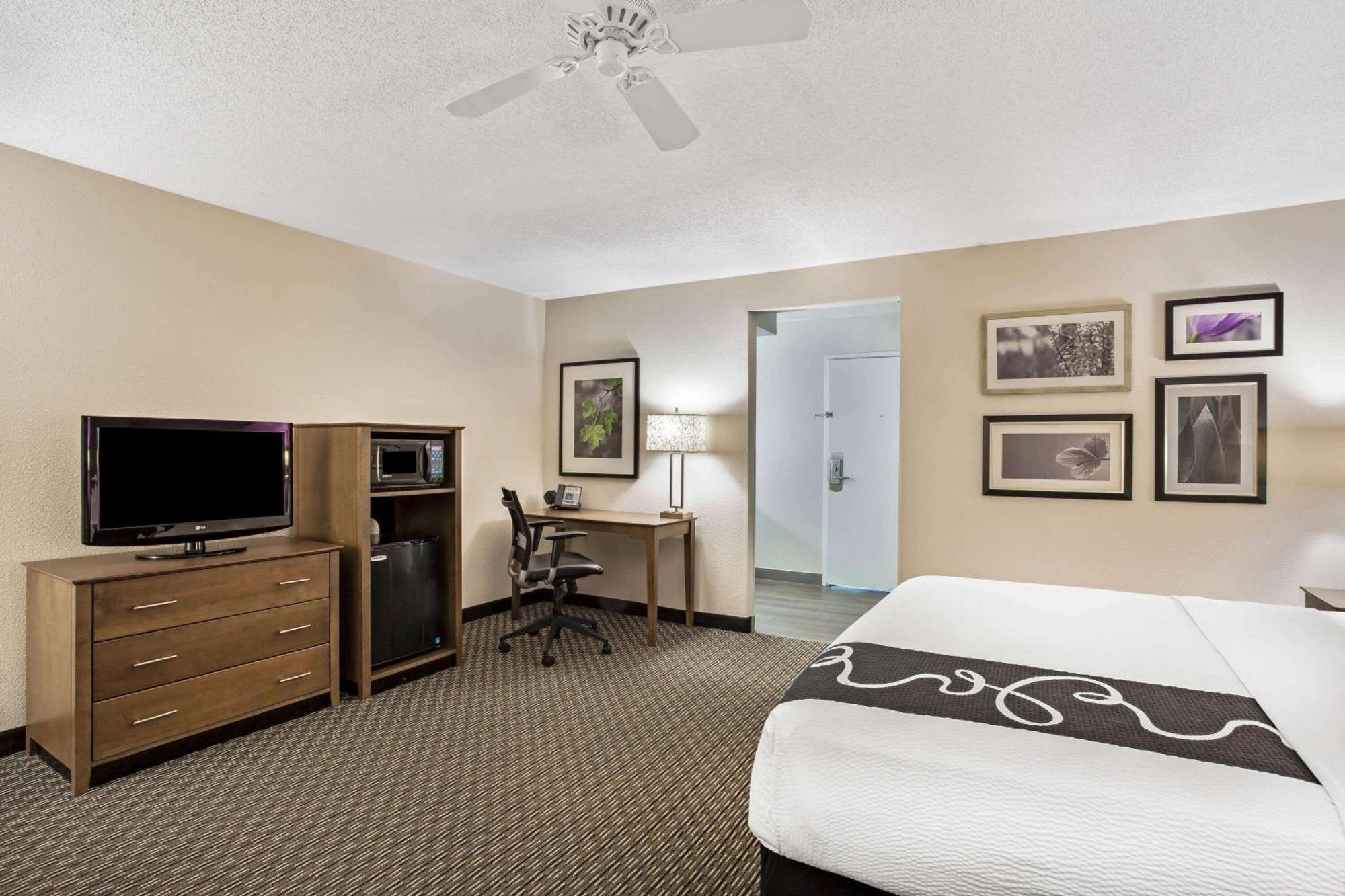 Executive King Room,1218620635:JPEG