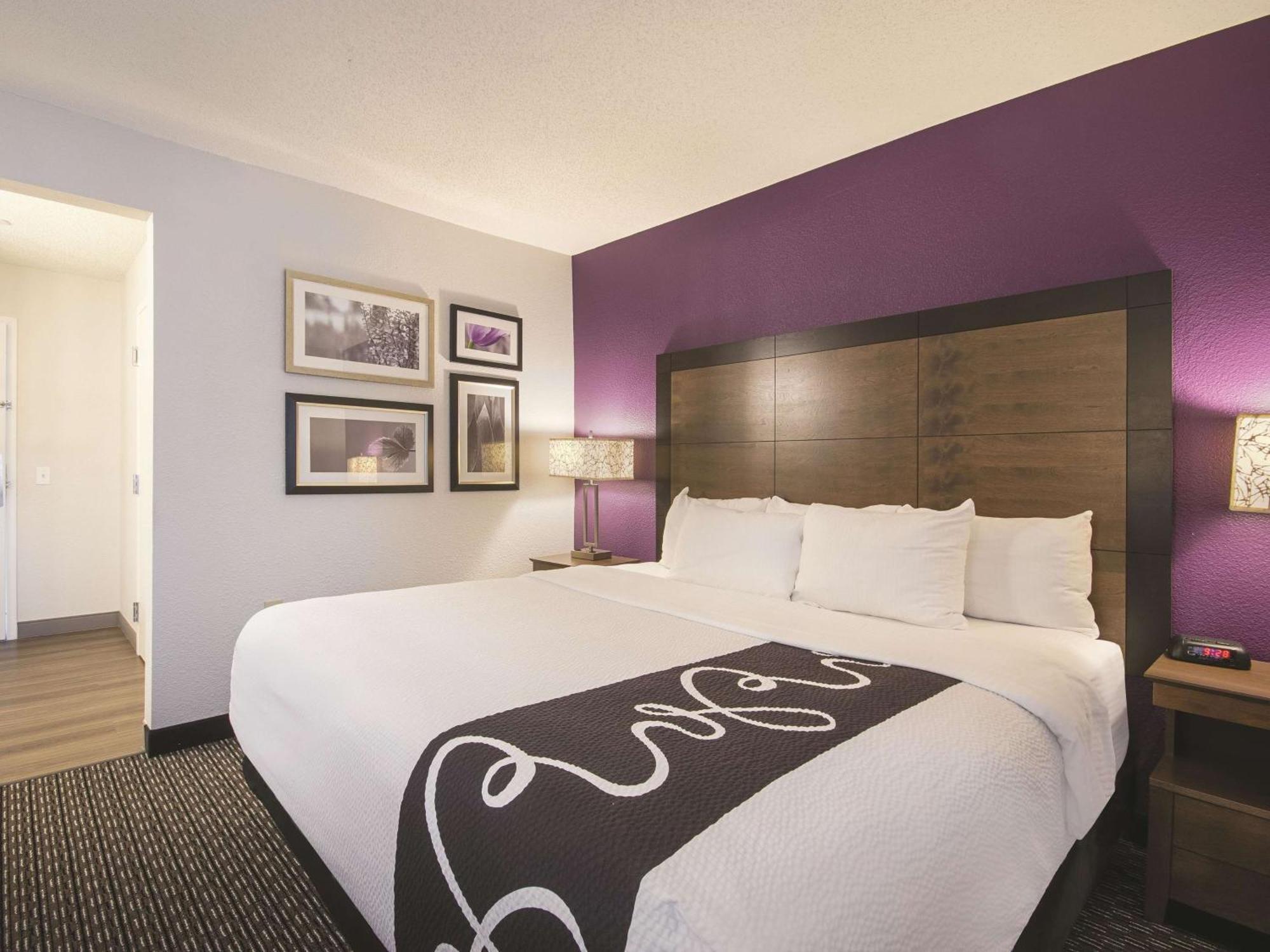 Deluxe King Room,1281686713:JPEG